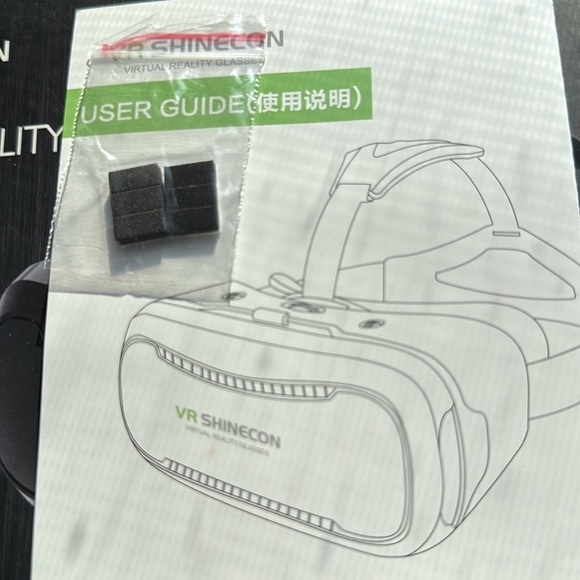 Black Virtual Reality Headset - Picture 5 of 8